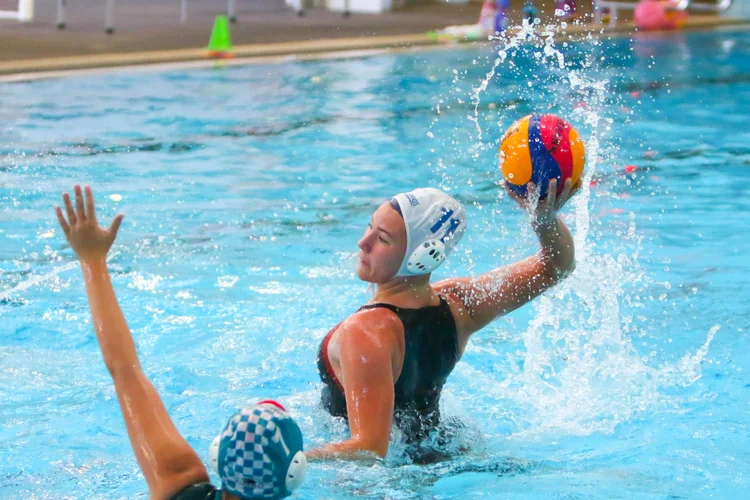 Tilly Kearns playing waterpolo in 2017