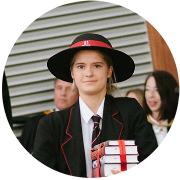 ZaraLeslie_358px_Circle-(1).png